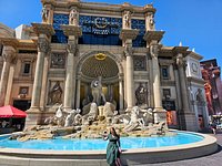 Forum Shops at Caesars Palace – Retail Store Tours