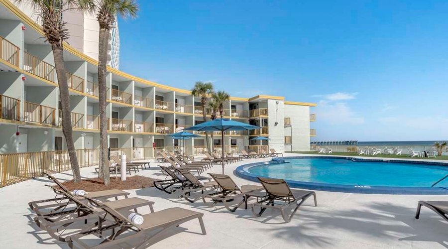 Chateau Beachfront Resort, BEST WESTERN Signature Collection
