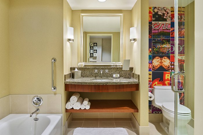 Spacious bathroom - Picture of Paris Las Vegas, Paradise - Tripadvisor