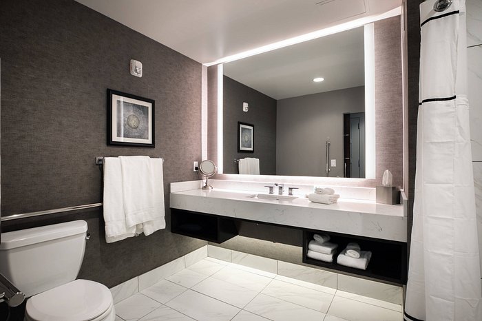 https://dynamic-media-cdn.tripadvisor.com/media/photo-o/2a/80/f5/75/accessible-bathroom.jpg?w=700&h=-1&s=1