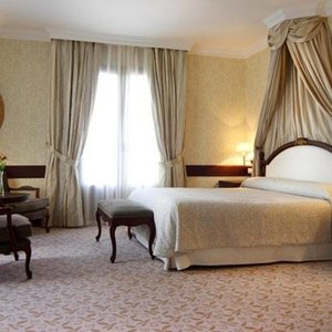 636469 Guest Room