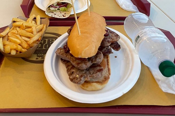 American burger servito con patate dippers e salsa old wild west - Picture  of Old Wild West, Livorno - Tripadvisor