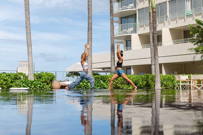 Hilton Vacation Club The Modern Honolulu Pool Pictures And Reviews Tripadvisor