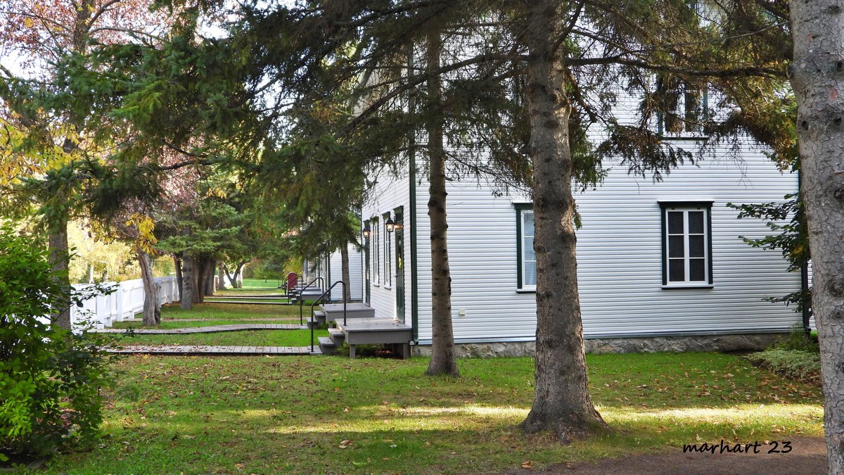 Village Historique De Val Jalbert Hebergement Et Camping Hôtel