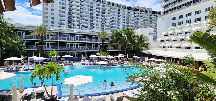 The Ritz-Carlton Hotel Shop - Beach & Pool Towel - Luxury Hotel