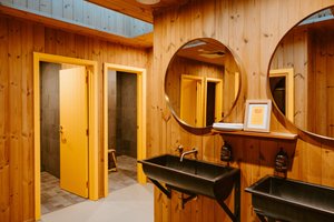 Room & Suite
