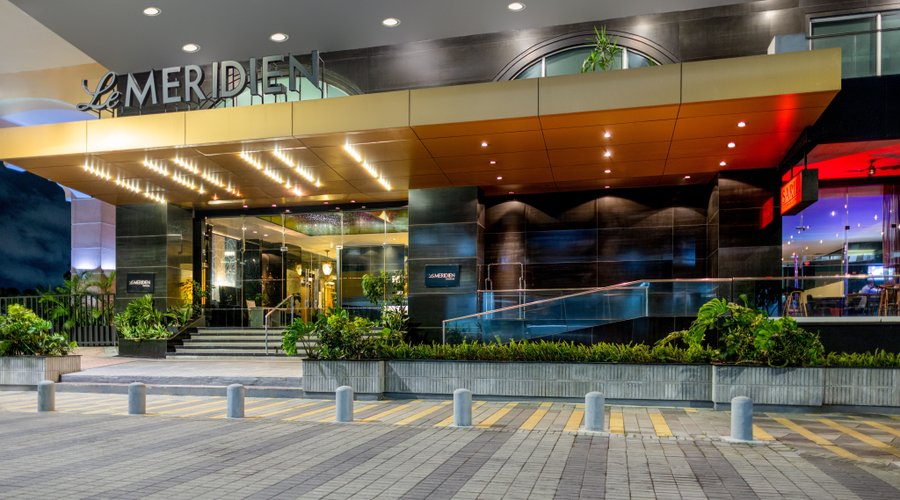 Entrada a Le Meridien