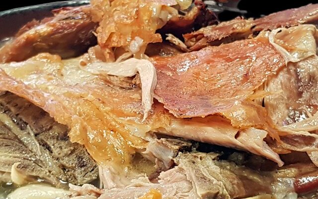 Lechal asado al horno de leña de encina artesanal