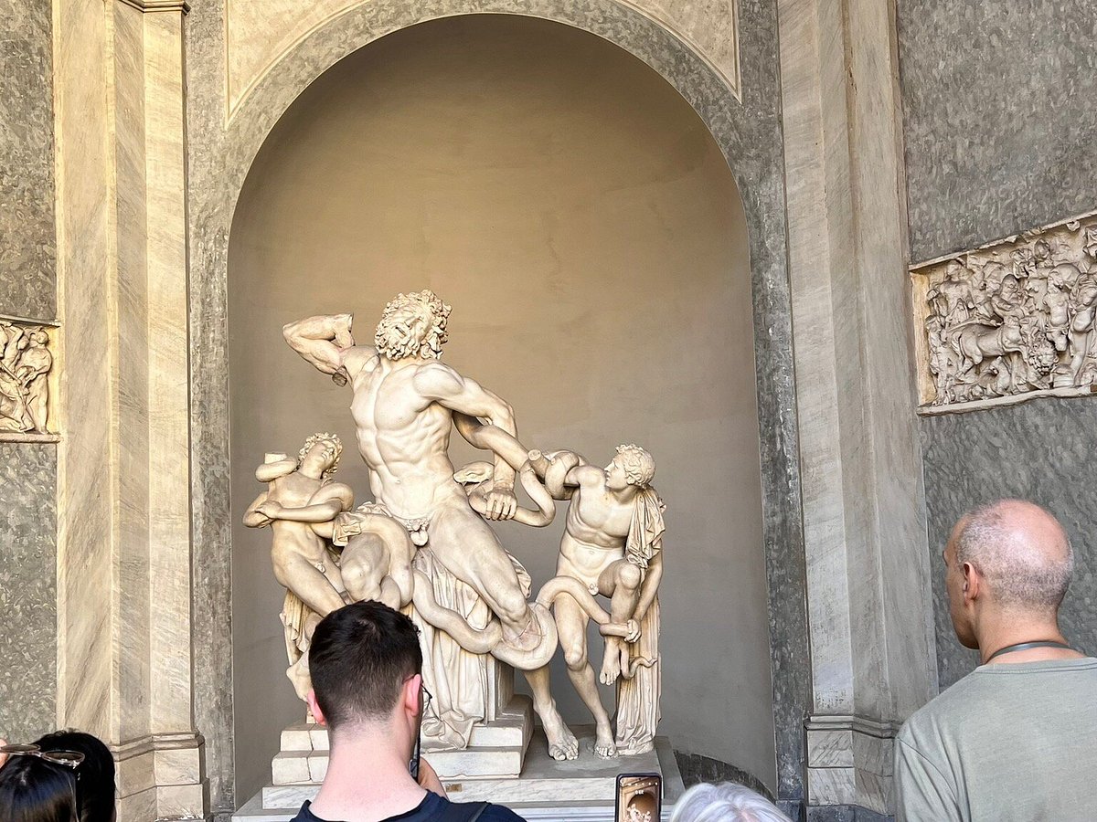 Excursão para grupos pequenos do Coliseu com entrada pela Arena:  experiência oferecida por Colosseum and Vatican Tours by Italy Wonders