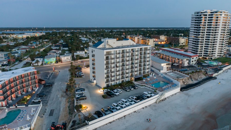 Tropical Winds Oceanfront Hotel in Daytona Beach, Florida