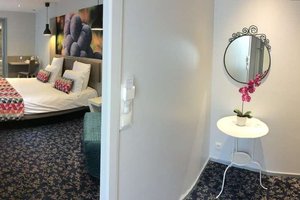 Room & Suite