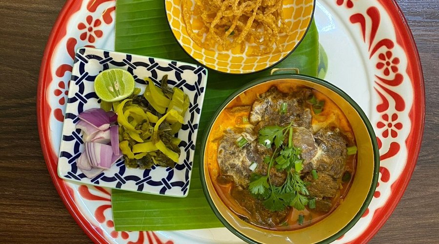 The best authentic Chiangmai noodle.  “Beef khao soi”  Chef recommemed👍