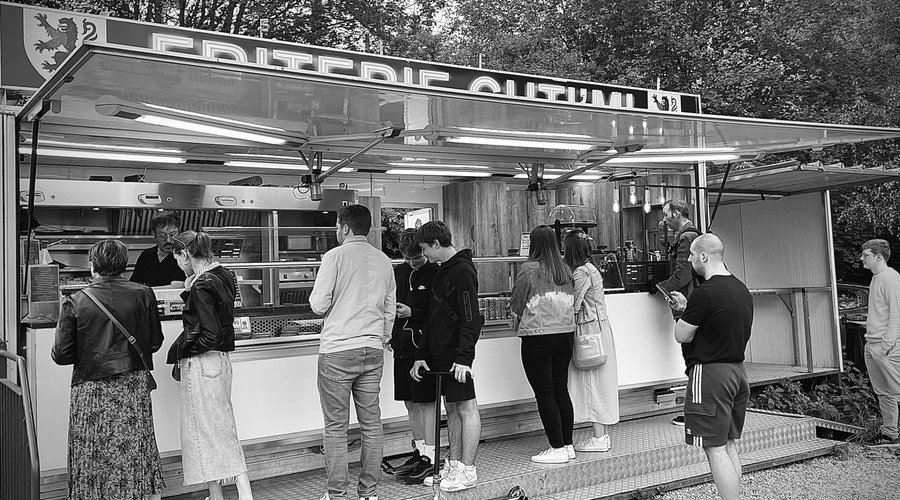 Installer depuis 1983, la Friterie, ch’timi, vous propose de vraies frites, fraîches locales, sans conservateur transformé par nos soins. Avec ces nombreuses spécialités, burger, choix de viande, vous trouverez ce qu’il vous faut, et pour tout le monde. 