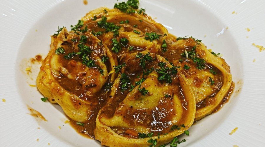 Ravioloni ripieni con osso buco e la sua salsa!