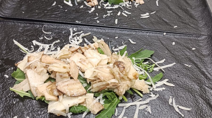 Insalata di funghi porcini freschi provenienti direttamente dalle nostre valli!