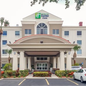 Welcome to the Holiday Inn Express & Suites St. Petersburg North!
