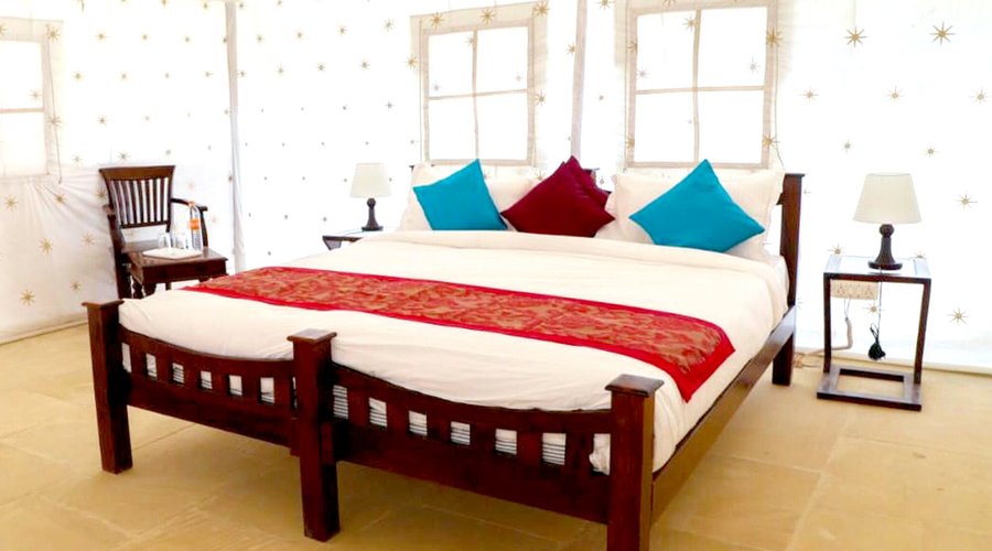 "Experience the Ultimate Luxury at Sheesh Mahal Desert Camp Jaisalmer - Deluxe Tent"