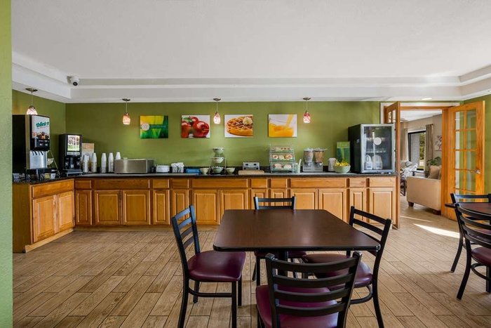 What Time Does Quality Inn Serve Breakfast: Morning Delights!