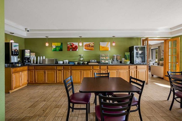 What Time Does Quality Inn Serve Breakfast: Morning Delights!