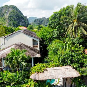 Nan House is surounded by nature, beautiful trees, gardens and Tam coc mountains, making us a peaceful and ideal place to relax 