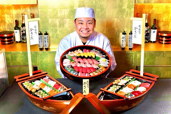 Japanese conveyor belt restaurant delivers food by boat in Tokyo