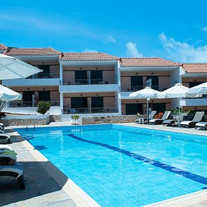 Phaistos hotel and pool area