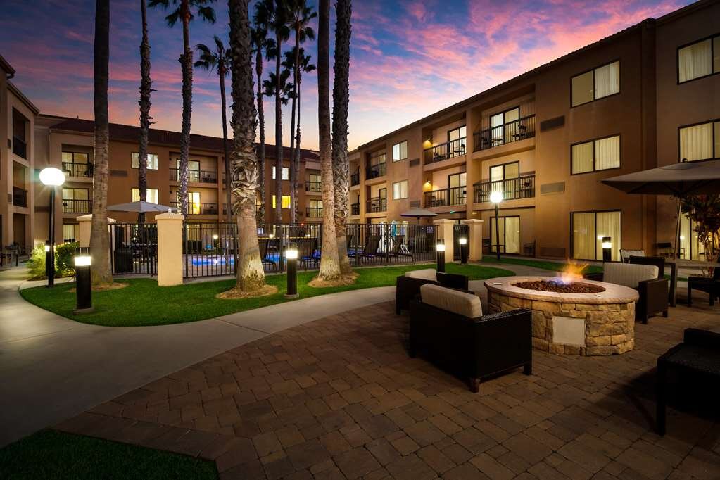 Discovering Courtyard Huntington Beach Fountain Valley: A Hidden Gem in Orange County