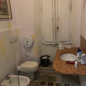 Glamourous bathroom - roman bath