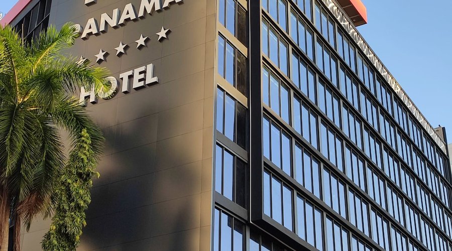 Un rincón celestial en el corazón de la ciudad: Bella Vista Sky Bar te espera en el piso 10 del Hotel Gran Evenia Panamá. 

Disfruta de una experiencia incomparable en este magnífico lugar que te ofrece vistas panorámicas inigualables de la animada Ciudad de Panamá. 