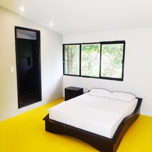 Nuestras habitaciones compartidas con baño privado cuentan con vistas naturales a nuestros hermosos jardines, combinando comodidad y conexión con la naturaleza.