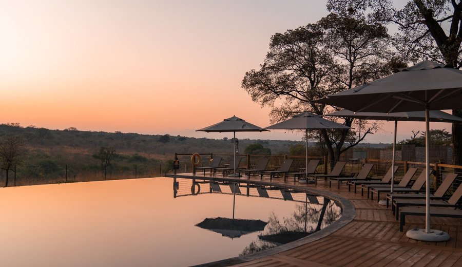 Signature infinity pool