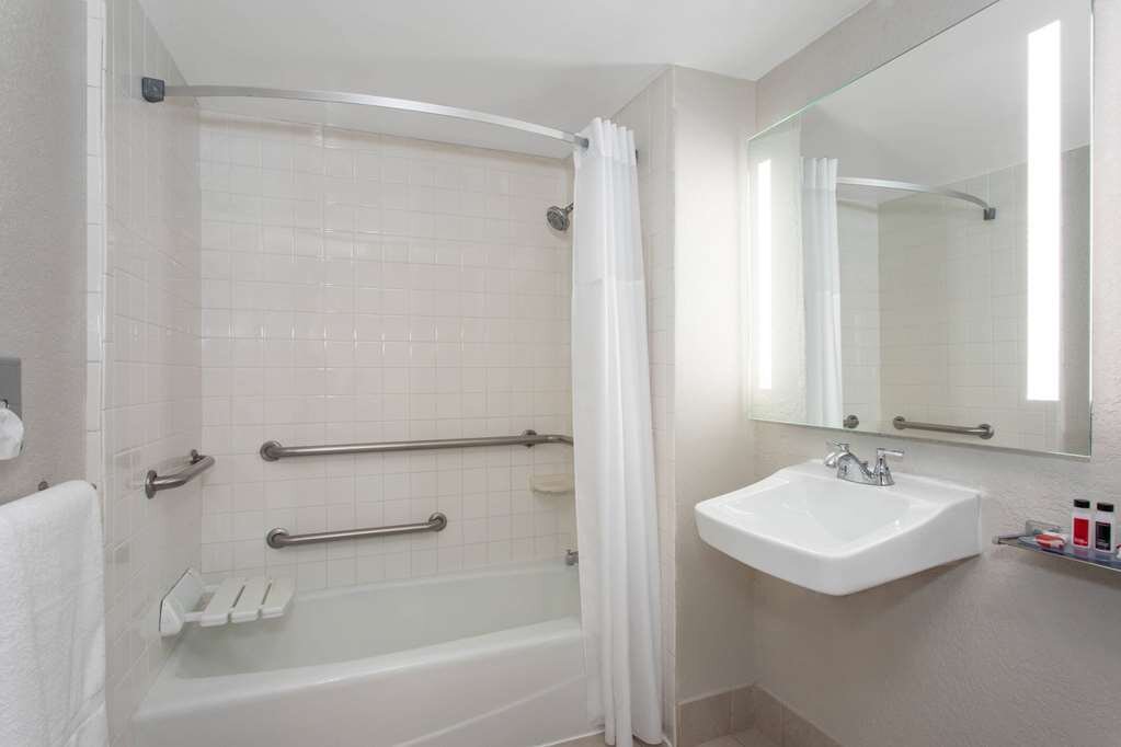 Hotel photo 92 of Days Inn by Wyndham Orlando Conv. Center/International Dr.