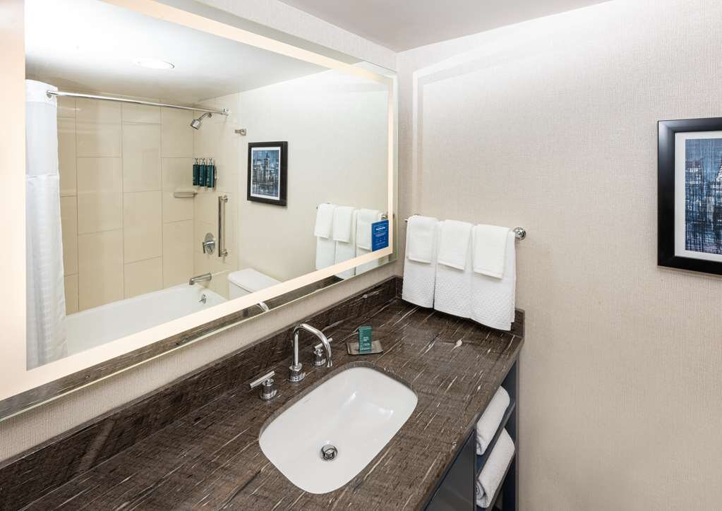 Hotel photo 91 of DoubleTree by Hilton Hotel Newark Airport.