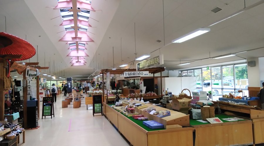 物産館の内部はゆったりとしています