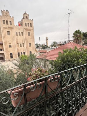 Lance de escada para chegar ao apartamento de final zero. São dois. -  Picture of Paamonim Hotel Jerusalem - Tripadvisor