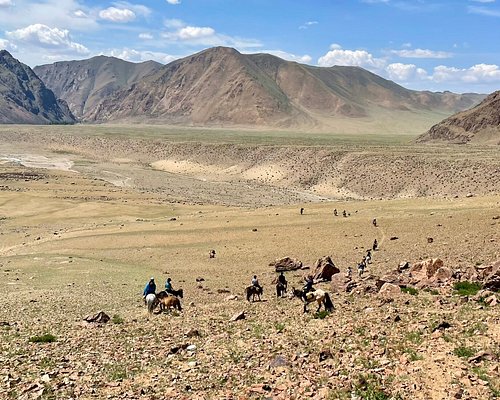 mongolian horse riding tours