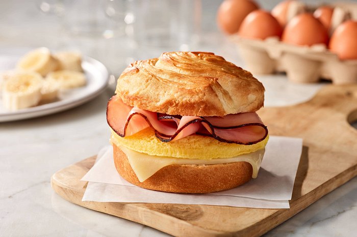 https://dynamic-media-cdn.tripadvisor.com/media/photo-o/2a/a2/a8/08/egg-ham-cheese-on-croissant.jpg?w=700&h=-1&s=1