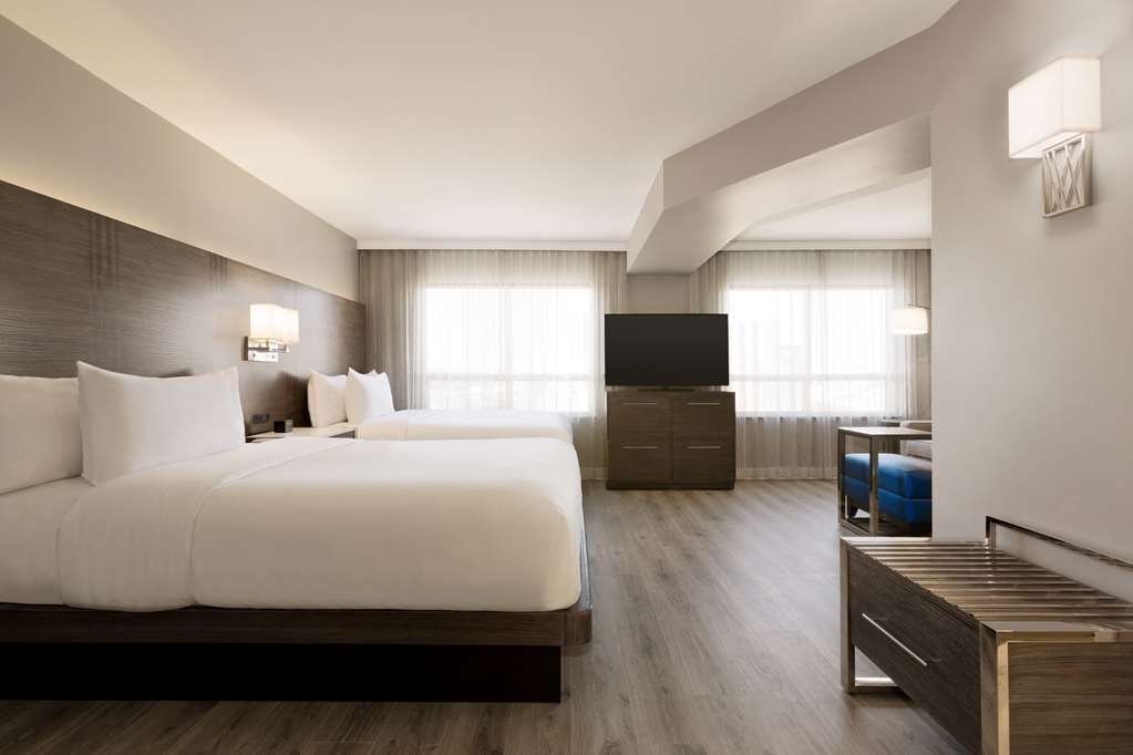 EMBASSY SUITES BY HILTON TORONTO AIRPORT 162 2 7 2 Updated 2023   Guest Room 