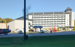 COUNTRY INN & SUITES BY RADISSON, PIGEON FORGE SOUTH, TN $67 ($̶1̶0̶6̶ ...