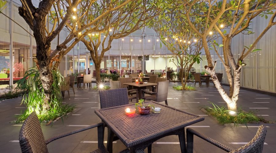 Courtyard Cosmo Restaurant