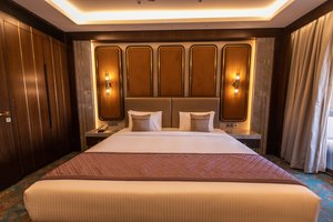 Room & Suite