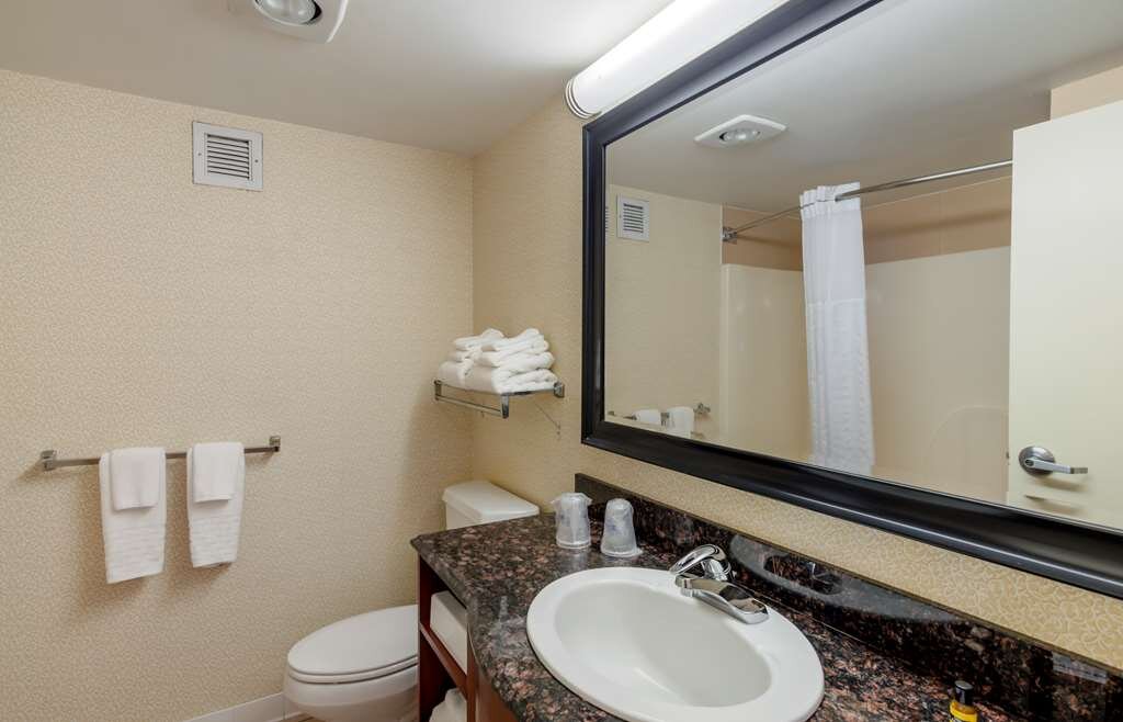 BEST WESTERN PLUS INN AT VALLEY VIEW Updated 2024 Prices Hotel   Bathroom 