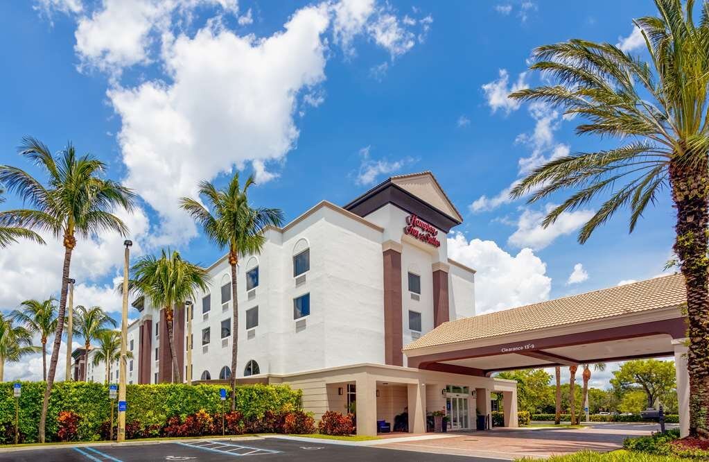 HAMPTON INN & SUITES WELLINGTON - Updated 2024 Prices & Hotel Reviews (FL)