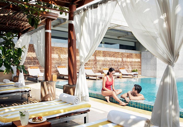 Four Seasons Hotel Mumbai Pool Pictures And Reviews Tripadvisor