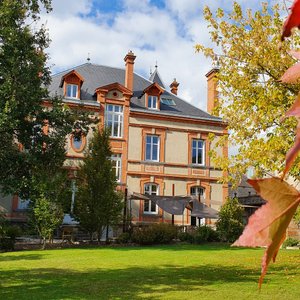 Façade côté jardin de la maison d'hôtes L'Autre Rives à Albi