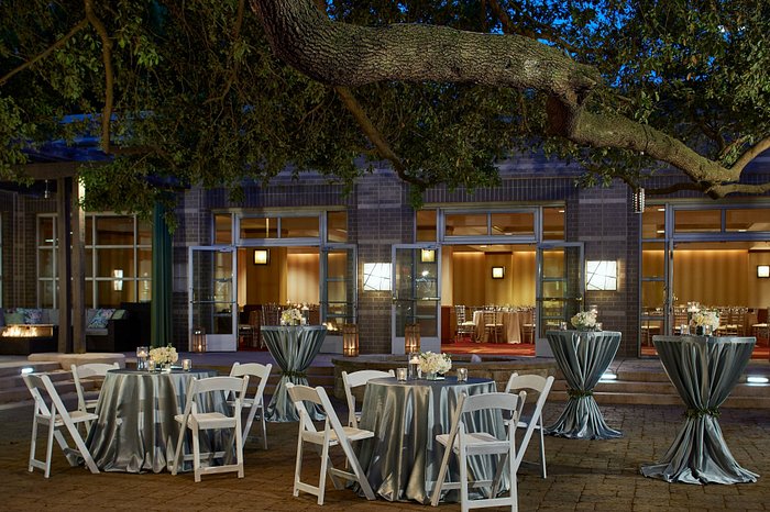 2021 guide to Charlotte, NC patio restaurants in SouthPark