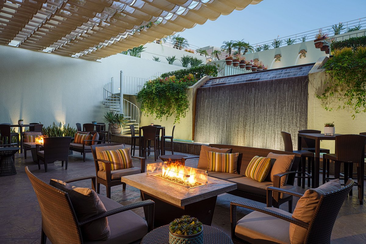 11 Best Hotels in South Coast Metro, Costa Mesa (CA)