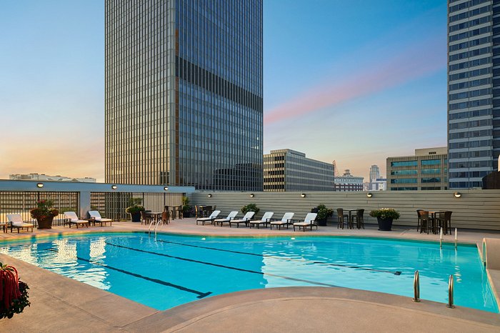Sheraton Kansas City Hotel at Crown Center Pool Pictures & Reviews -  Tripadvisor