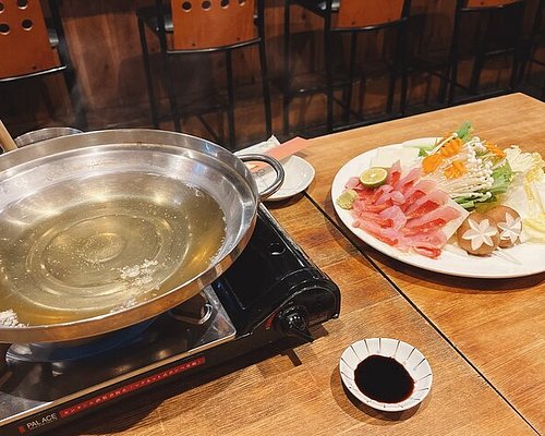 Narita 5-Quart 2 Way Divided Hot Pot