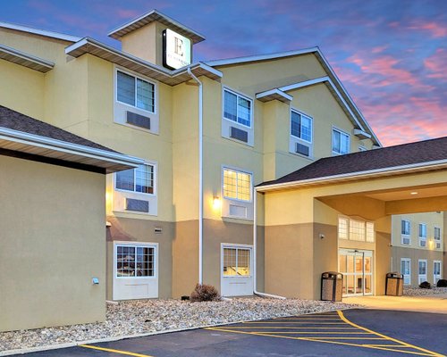 ESTHERVILLE HOTEL & SUITES - Updated 2024 Prices & Reviews (IA)